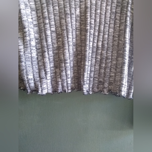 No Boundaries Top - Picture 5 of 8